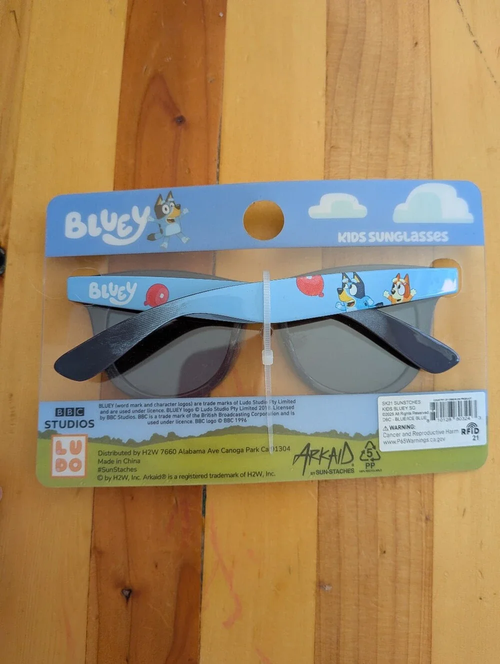 NWT Bluey Kids Sunglasses Arkaid by Sun-Staches Blue Mirror Lenses NEW